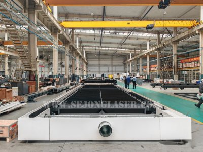 Machine de découpe de tôle