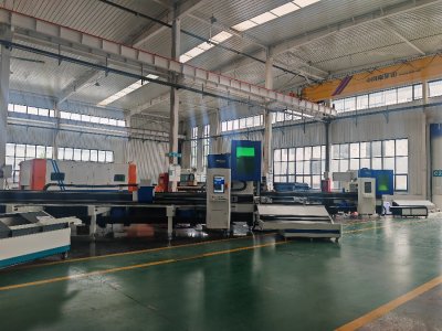 Tube en acier découpé au laser