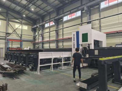 Fiber Laser Cutting Machine 
