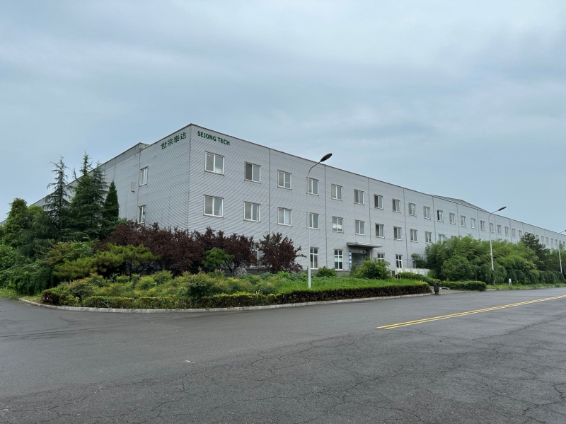 آلة قطع الأنابيب بالليزر CNC .jpg