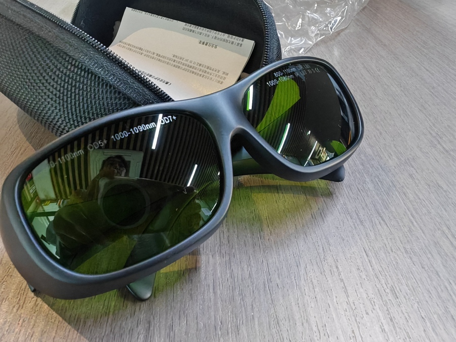 Máquina de corte CNC por láser de fibra .jpg