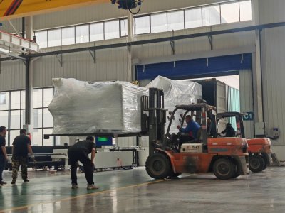 Machine de découpe laser pour tubes en acier